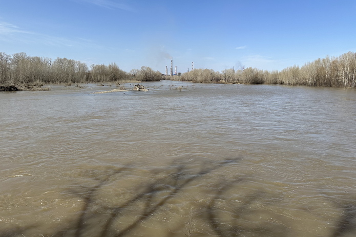 В Усть-Каменогорске постоянно мониторят уровень воды в реке Ульба